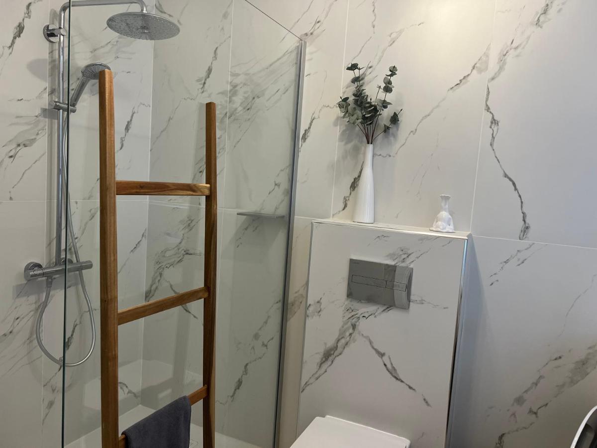 Modern Seaview Townhouse In Coral Bay (Adults Only) Apartman Péjia Kültér fotó